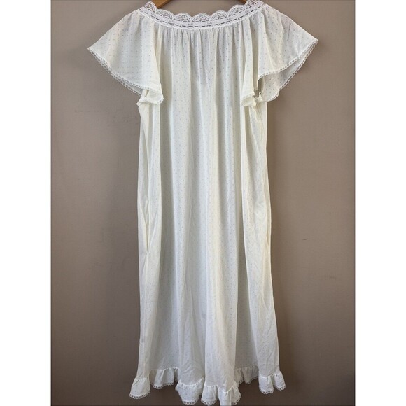 Vintage ILGWU White Nightgown Women’s Size Small, Lace Hem, Button Front - Picture 7 of 9